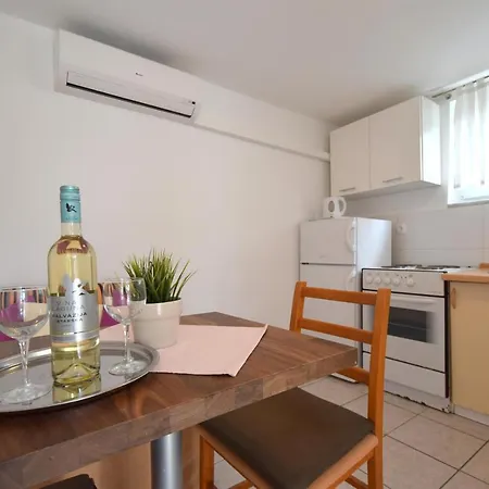 Julia Apartment *