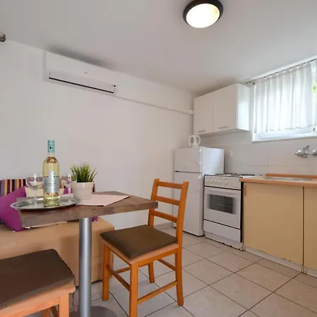 Julia Apartment *